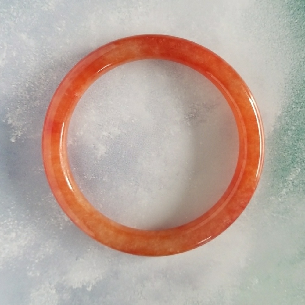 Red jade bangle - Picture 3 of 7